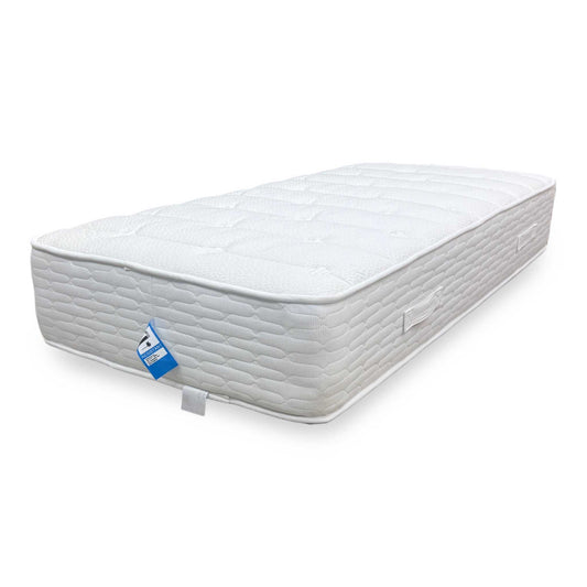 Full View ‘Farlow Eco’ King size orthopedic mattress, showcasing its multi-layered pocket-sprung structure and luxurious, breathable white quilted sleep surface.