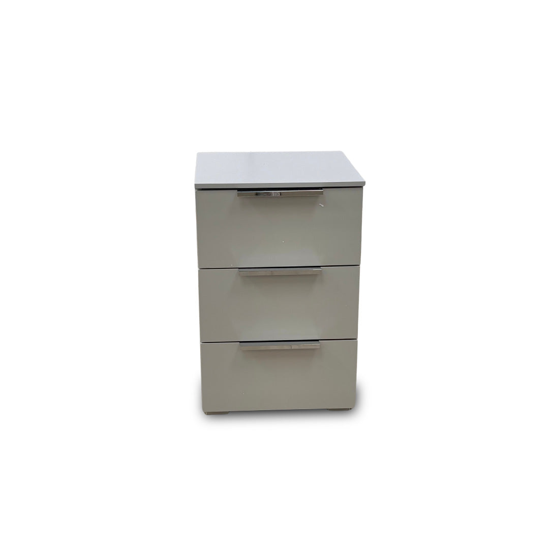 Rauch 'Formes' A142b Silk Grey Decor 3 Drawer Bedside Chest