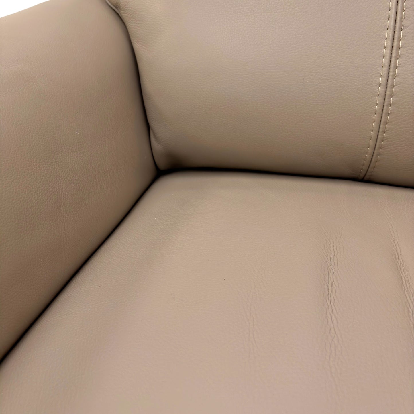 Nicoletti ‘Vito’ Botero Taupe 2152 Leather Power Recliner Chair with Power Headrest and Power Lumbar