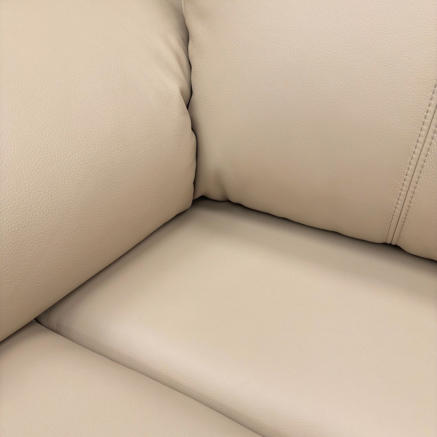 ‘Kingsbury’ L844 Cambridge Plaster Beige Leather Power Recliner Chair with Power Headrest and Power Lumbar
