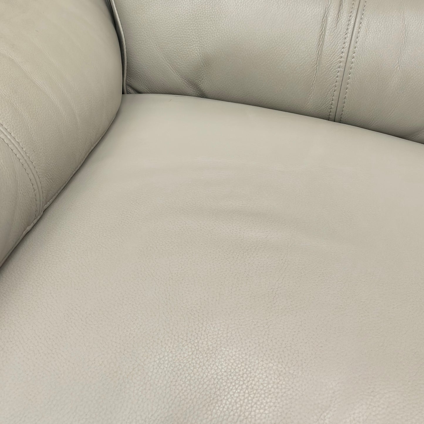 ‘Silverstone’ Cat-60:23 Lead Grey Leather Power Recliner Armchair