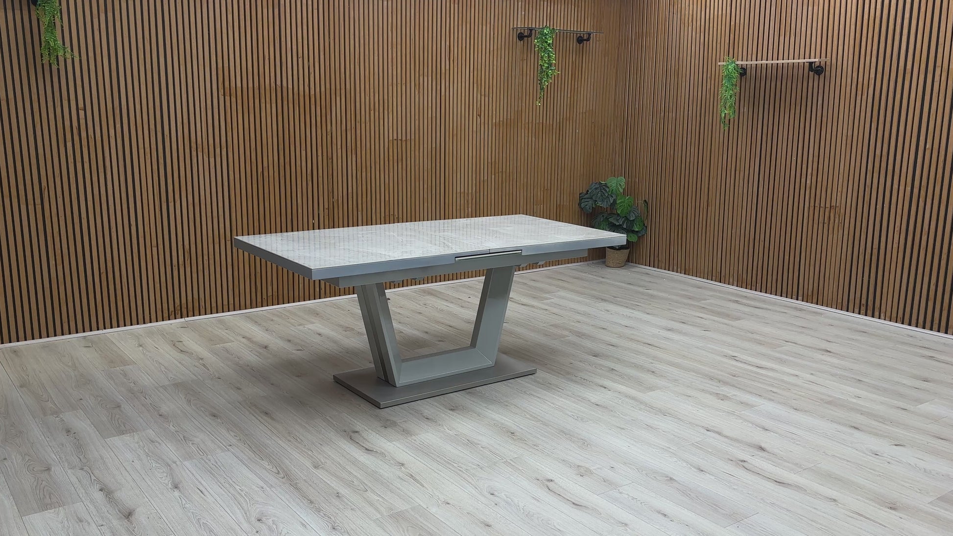 Video of pop-up extension mechanism of the Grigio dining table in action, demonstrating how easily it extends.