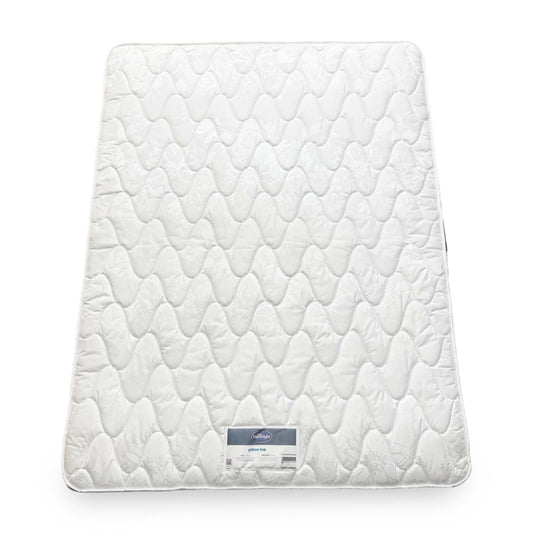 Full perspective view of the Silentnight Pillowtop Miracoil King mattress featuring a white quilted top and a deep, plush pillowtop layer.