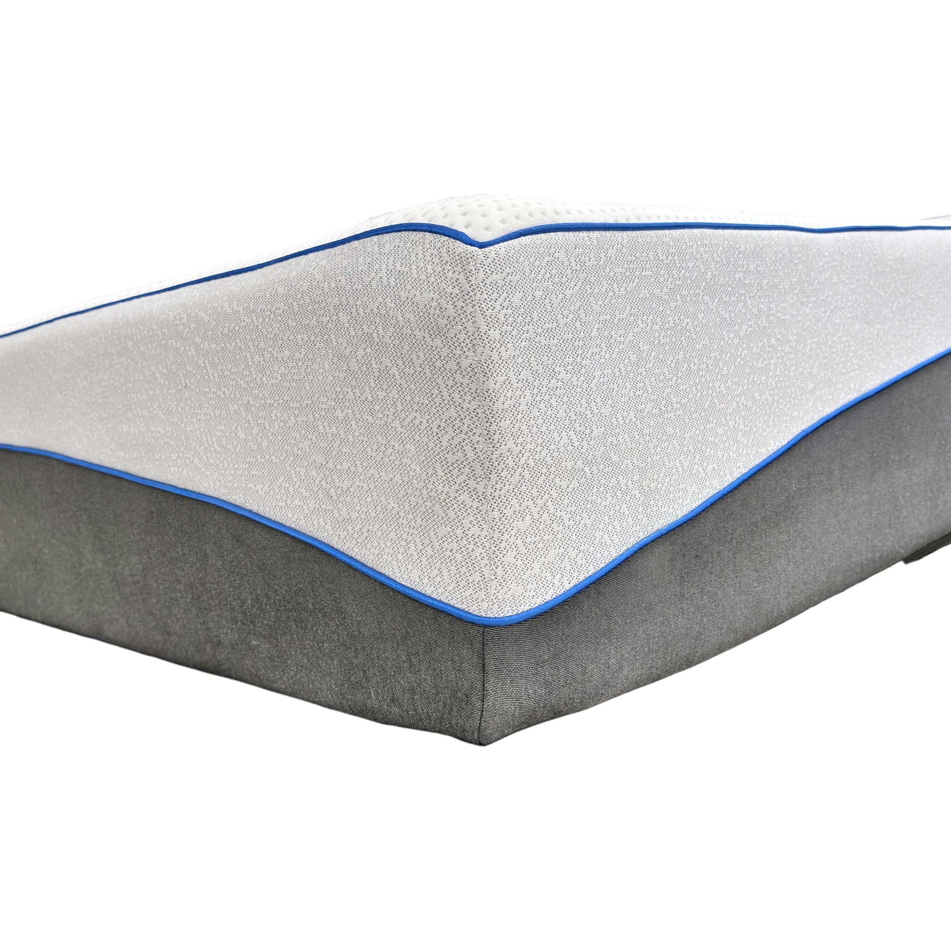 Angled close-up of the corner of the Mlily Super King Mattress, featuring the branded detailing and quality stitching.