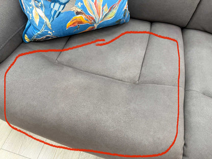 Detailed shot of discoloration on the upholstery and a small cosmetic imperfection on the headrest, neither of which affects comfort, usability, or functionality; please refer to the last photos for details.