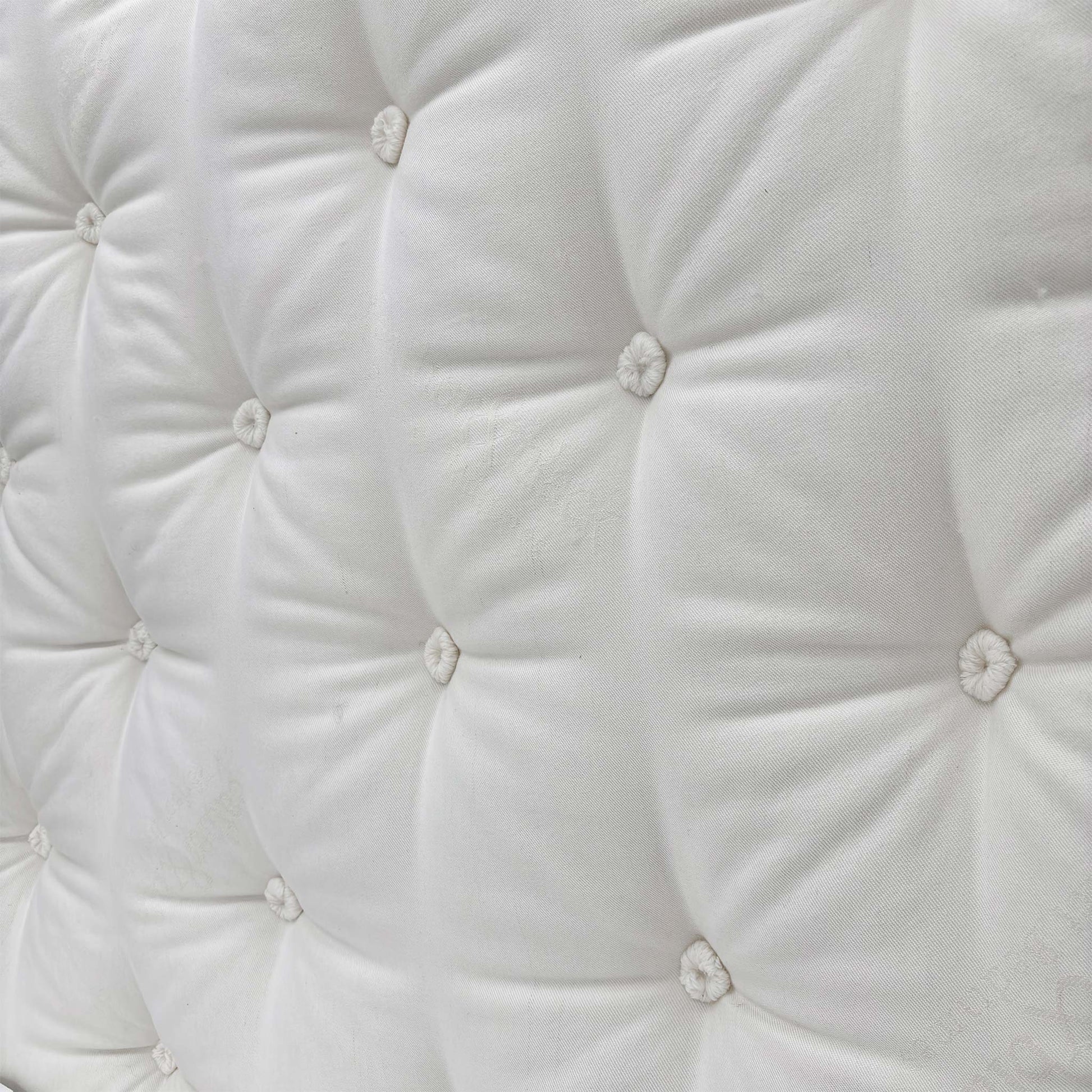 Close-up of the quilted top and tufting.