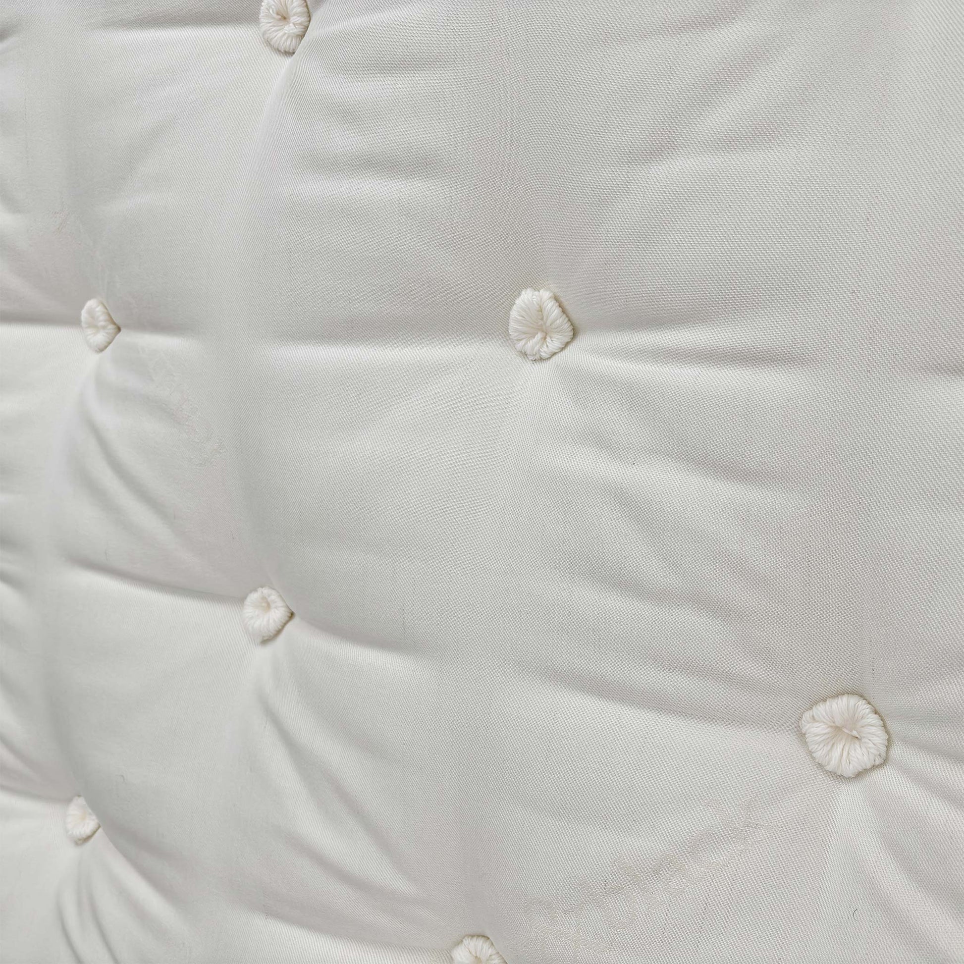 Close-up of the quilted top and tufting.
