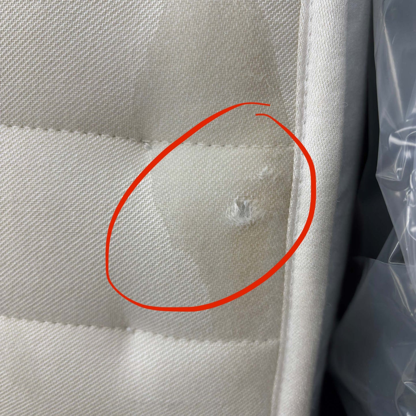 Close-up of the end/side (potential damage).