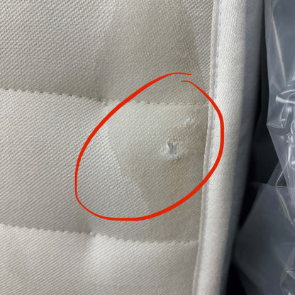 Close-up of the end/side (potential damage).