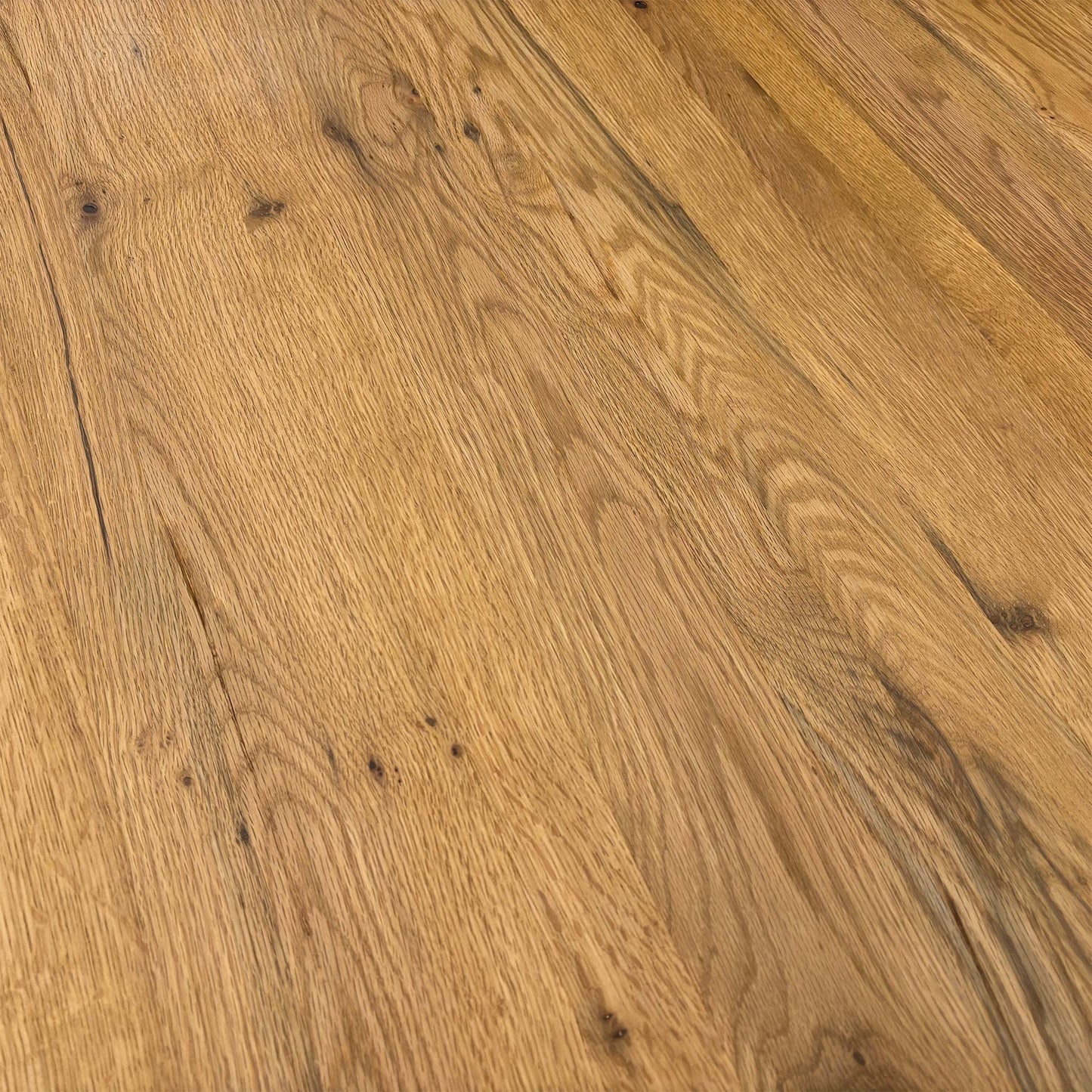 Detailed close-up of the raw edge on the 260cm oak dining table, emphasizing the natural, handcrafted, and unique wood boundary.