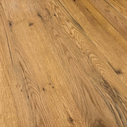 Detailed close-up of the raw edge on the 260cm oak dining table, emphasizing the natural, handcrafted, and unique wood boundary.