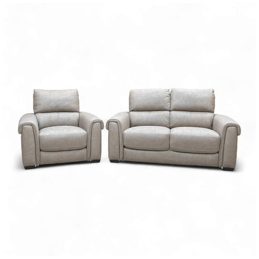Full view of the 2-seater sofa and the single armchair together.