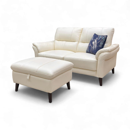 Detailed view of the tapered wood leg supporting the ‘Winner’ Oslo sofa.