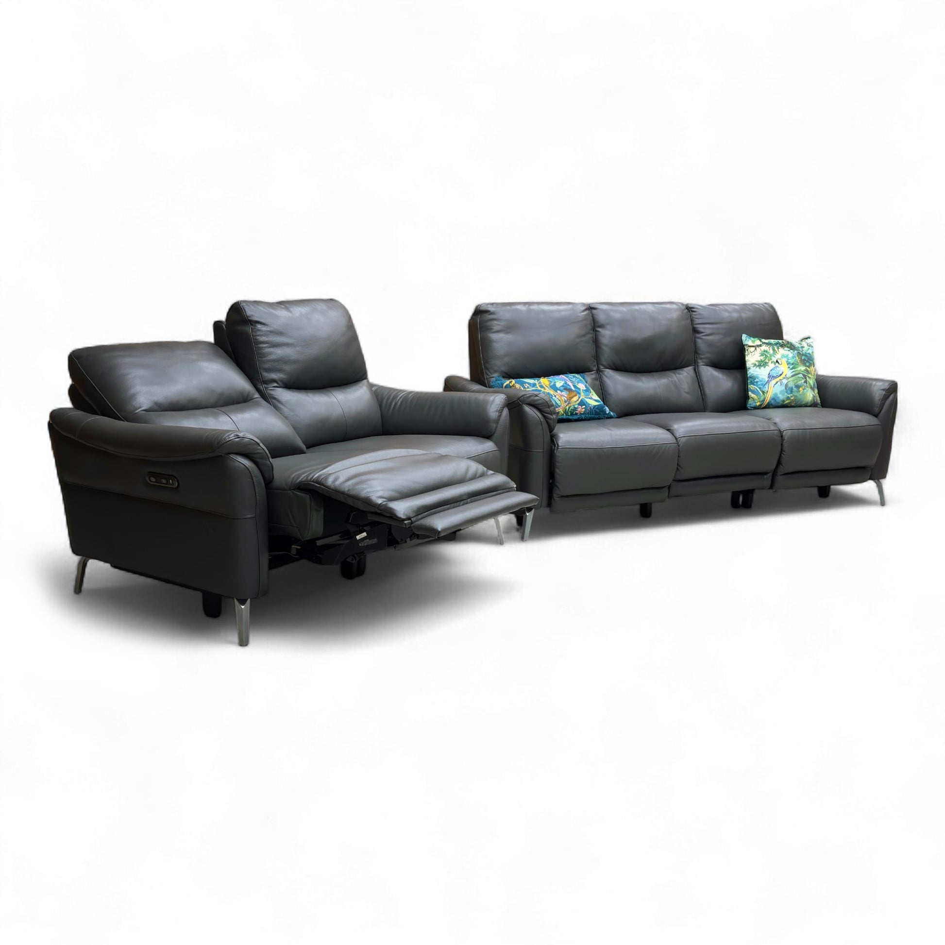 Full front view of the 3-seater and 2-seater sofas together.