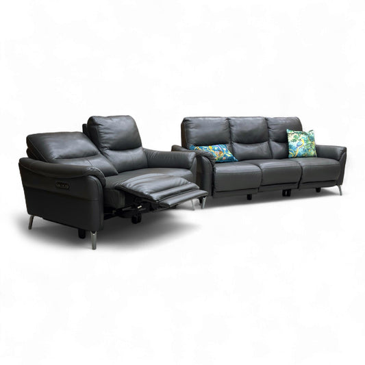 Full front view of the 3-seater and 2-seater sofas together.