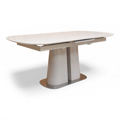 Angled view of the table in its closed, 180cm state, highlighting the high gloss finish.