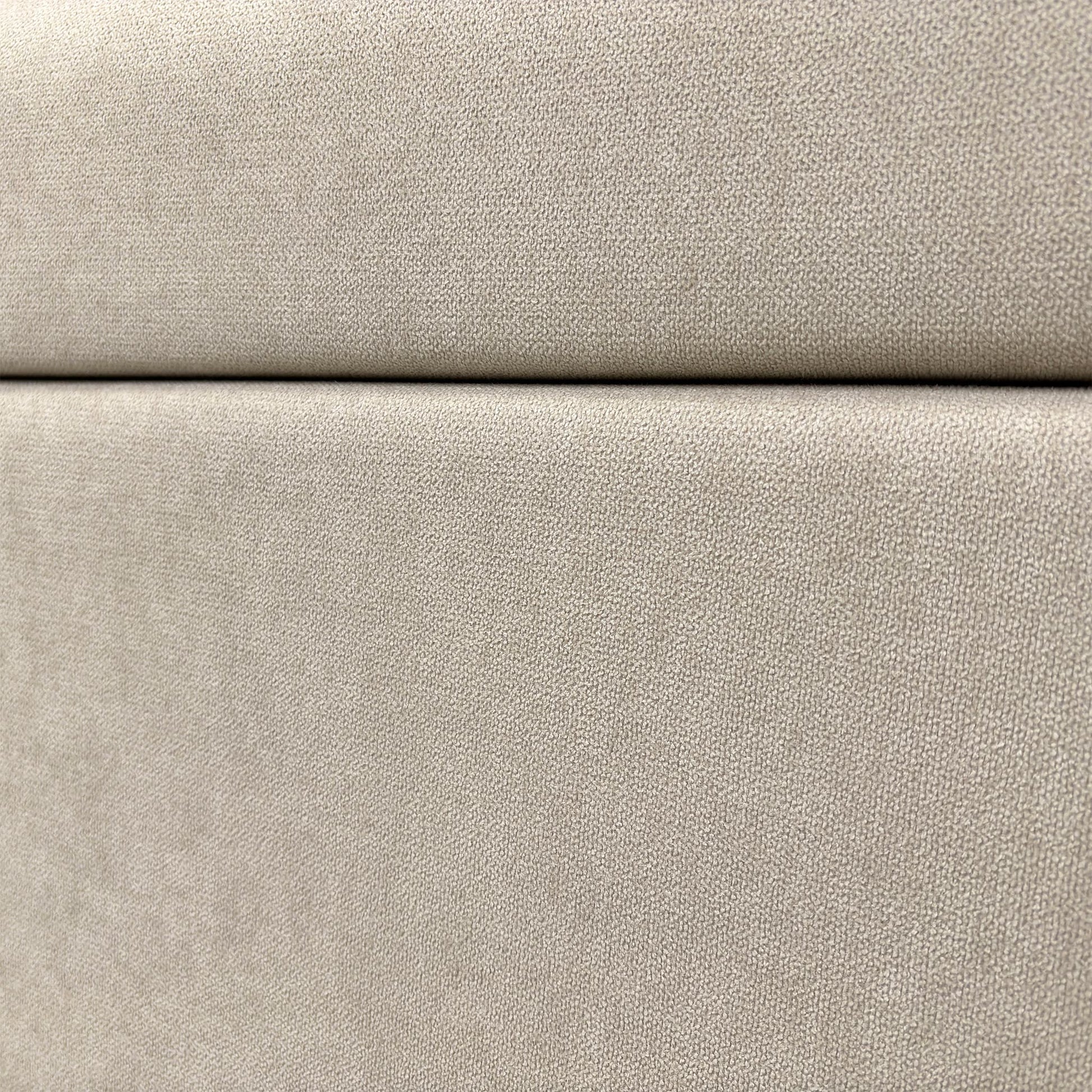 Close-up on the headboard and the upholstered fabric.