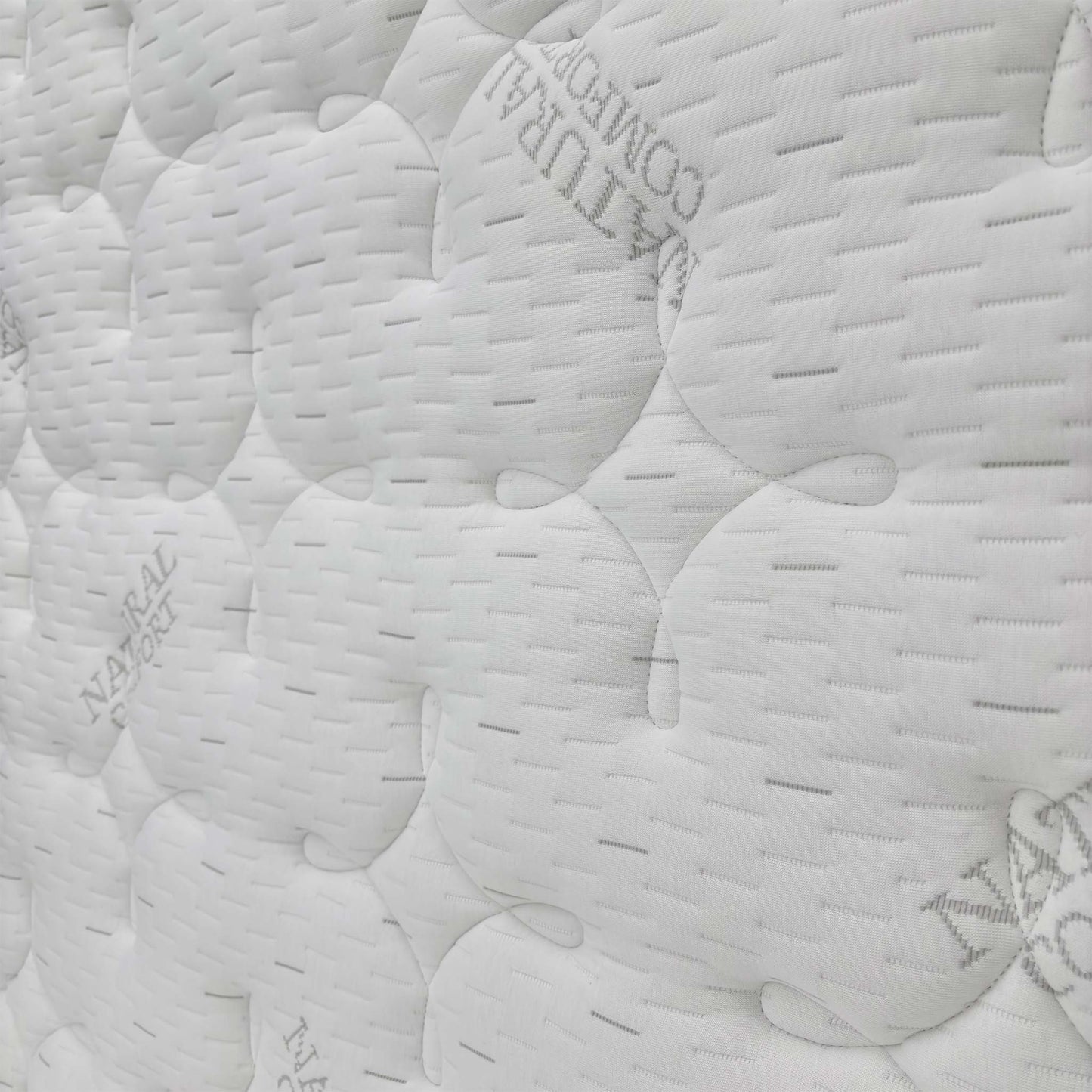 Close-up of the hand-tufted mattress surface and side border, showing the craftsmanship and thick, supportive 36 cm depth.