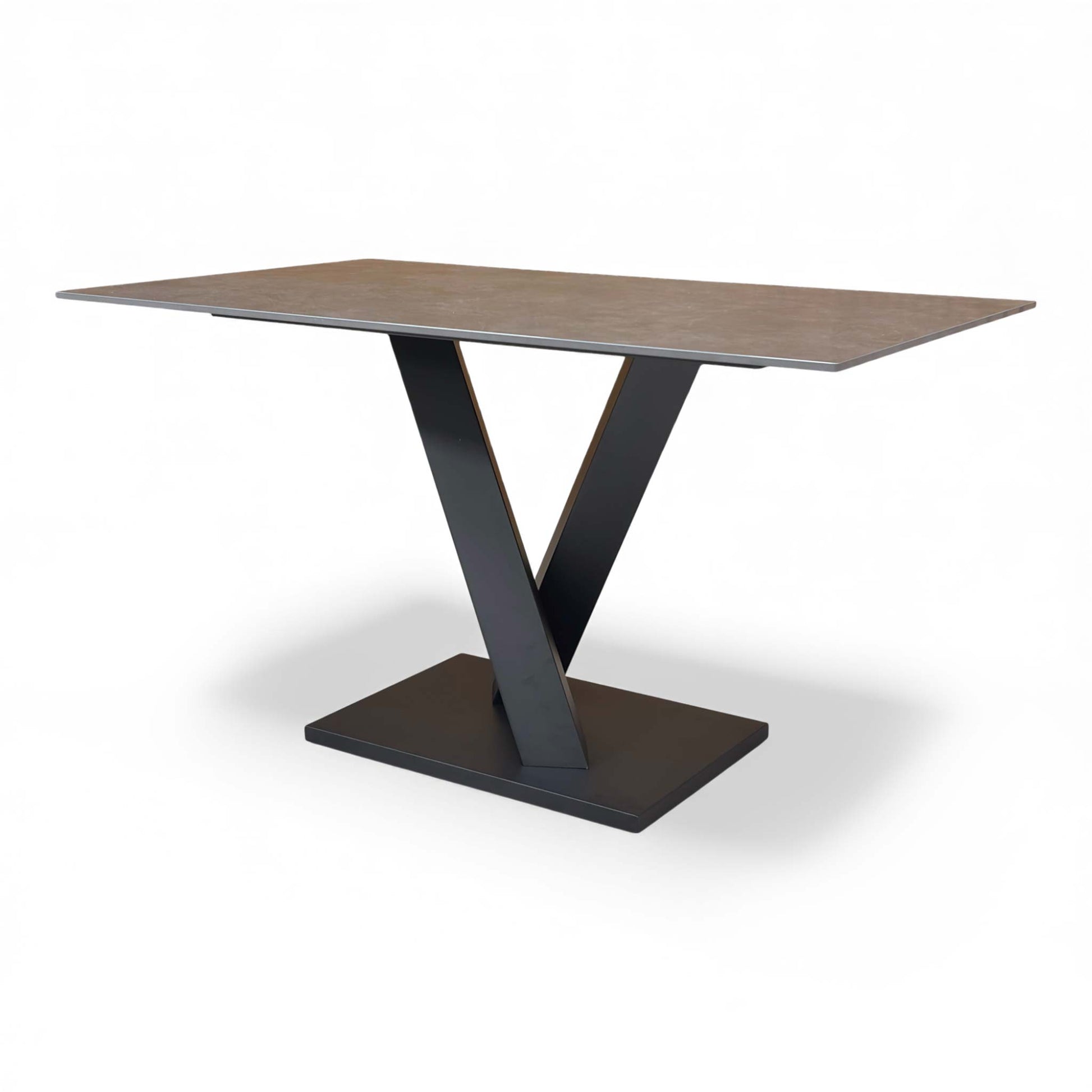 Close-up of the dark grey powder-coated V-shaped base.