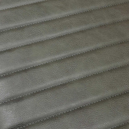 Close-up of the rustic oak surface, featuring natural knots and the protective matt lacquer finish.