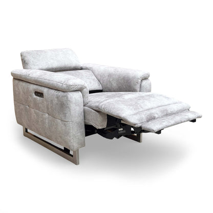 Front view of the Elphaba Cotton White leather armchair with its signature wide storage arms.