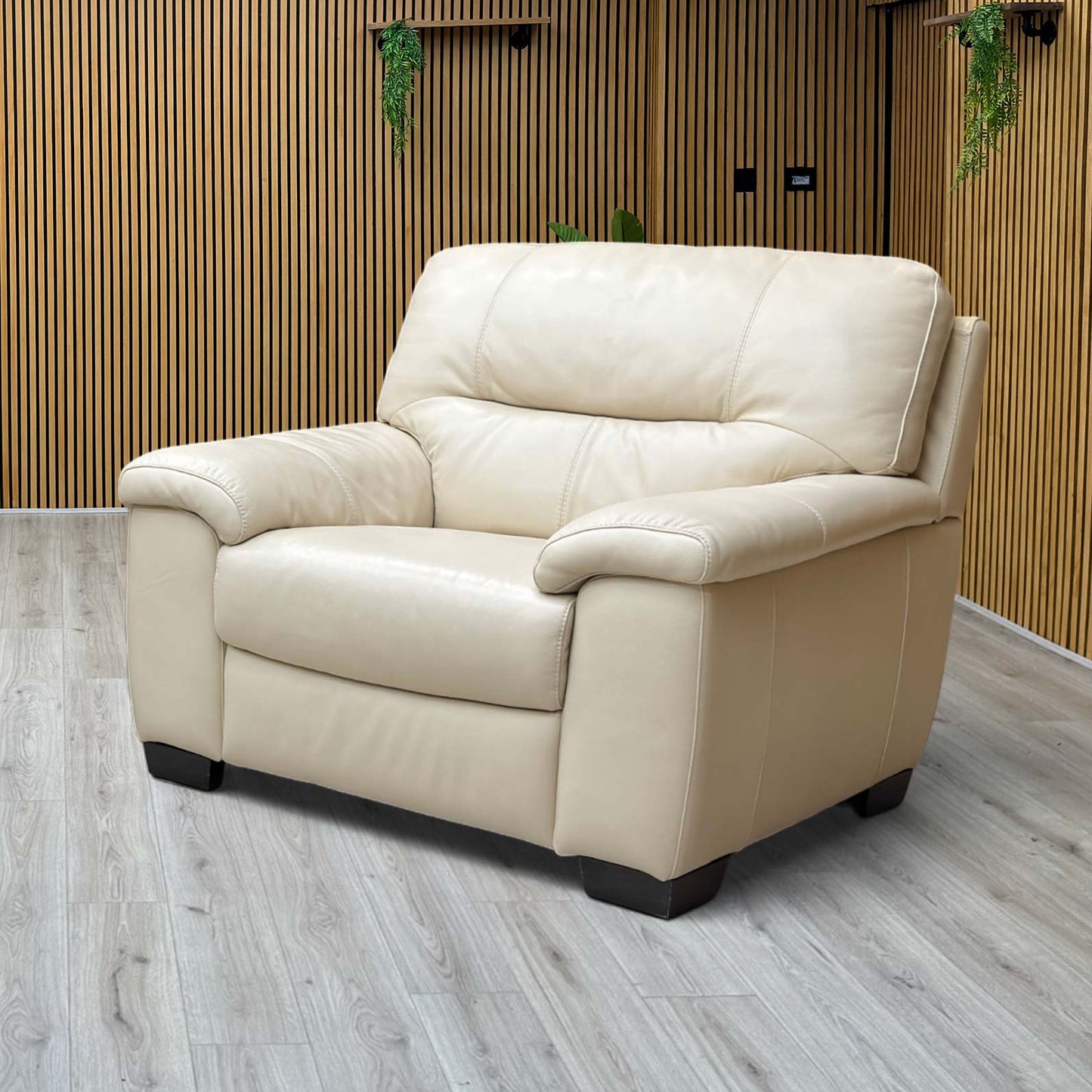 World of Leather ‘Hetty’ Bisque Nc-862c Leather Chair