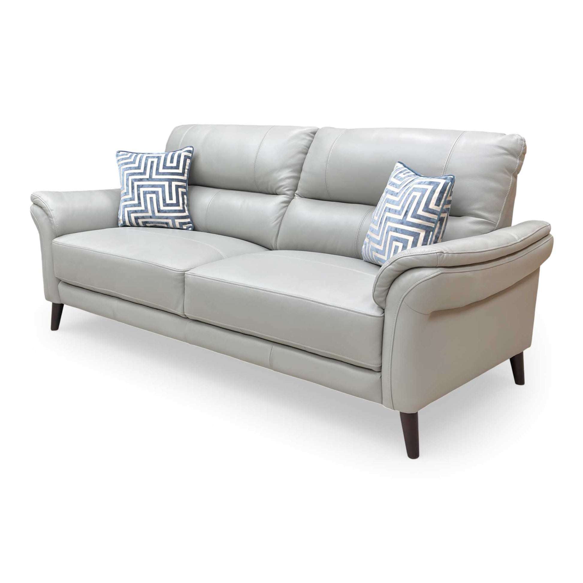 Angle view of the ‘Winner’ sofa, emphasizing the premium texture of the Oslo light grey leather and the cushioned armrests.