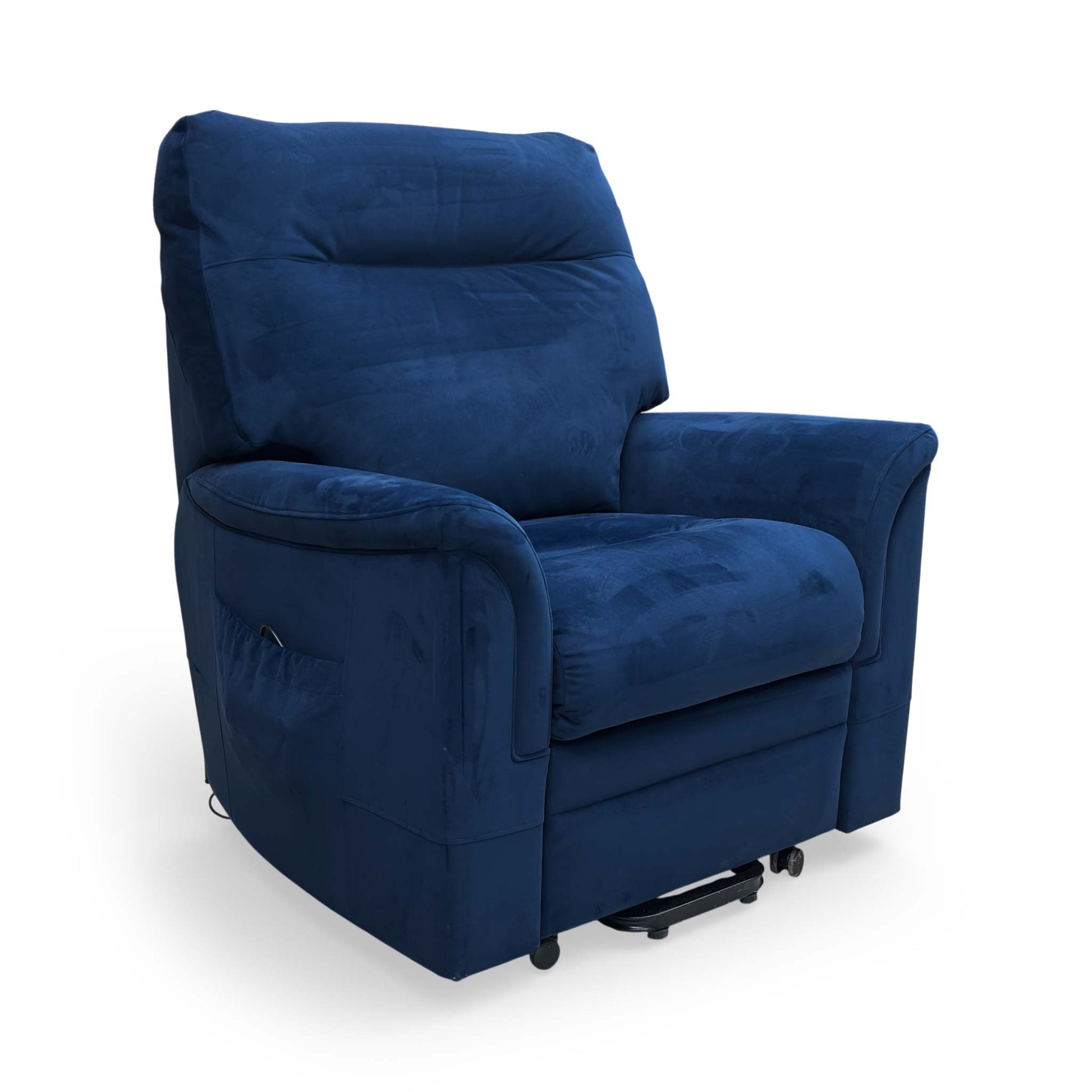 Angle shot of the 'Hudson 23' lift chair, emphasizing its wide seat for comfort.