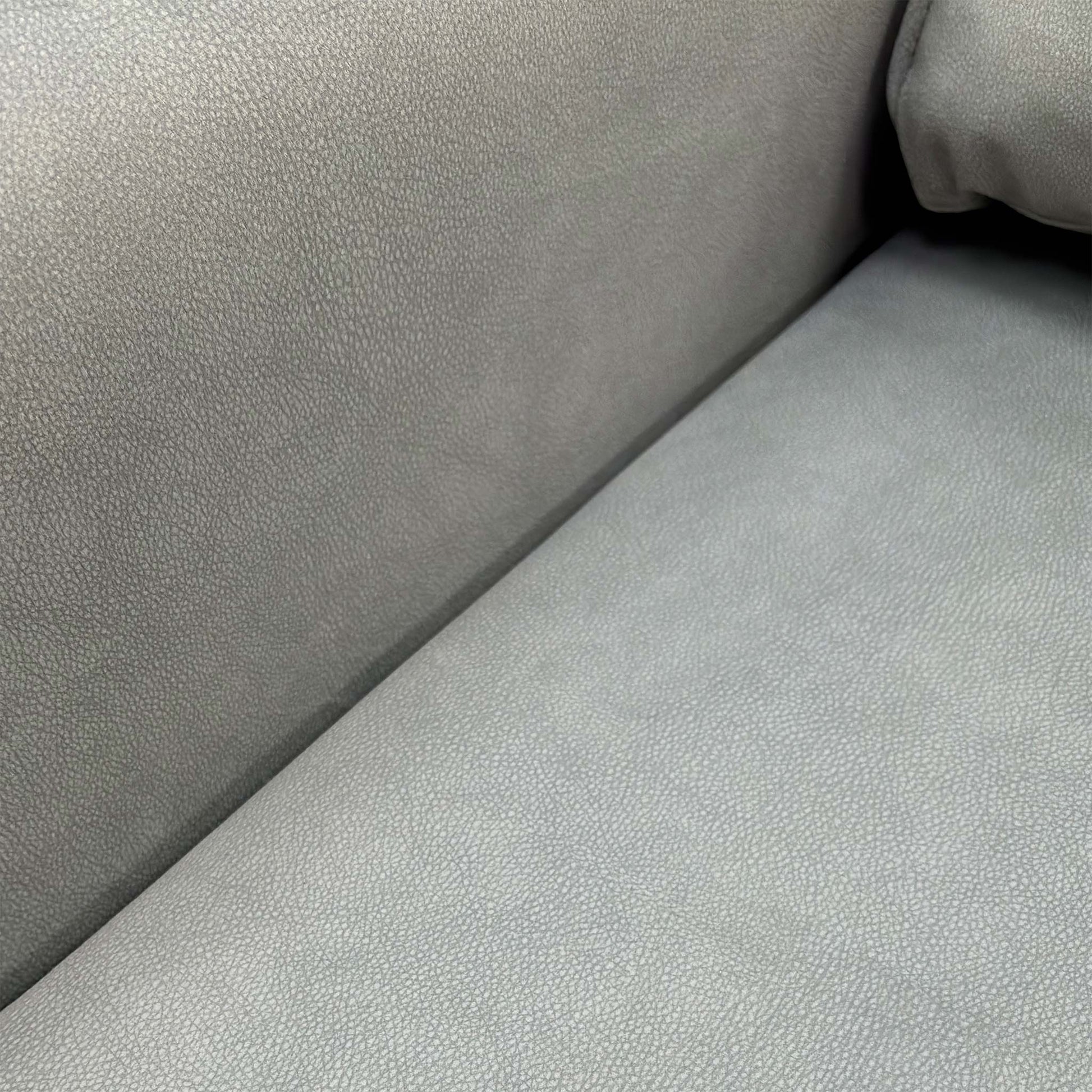 Close-up of the grey velvet fabric and deep buttoning detail on the backrest of the 'Zoom' chair bed.