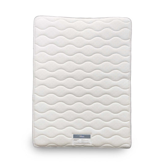 Front view of the Silentnight Memory Pocket 1400 King Size mattress, showcasing its quilted top surface and premium finish.