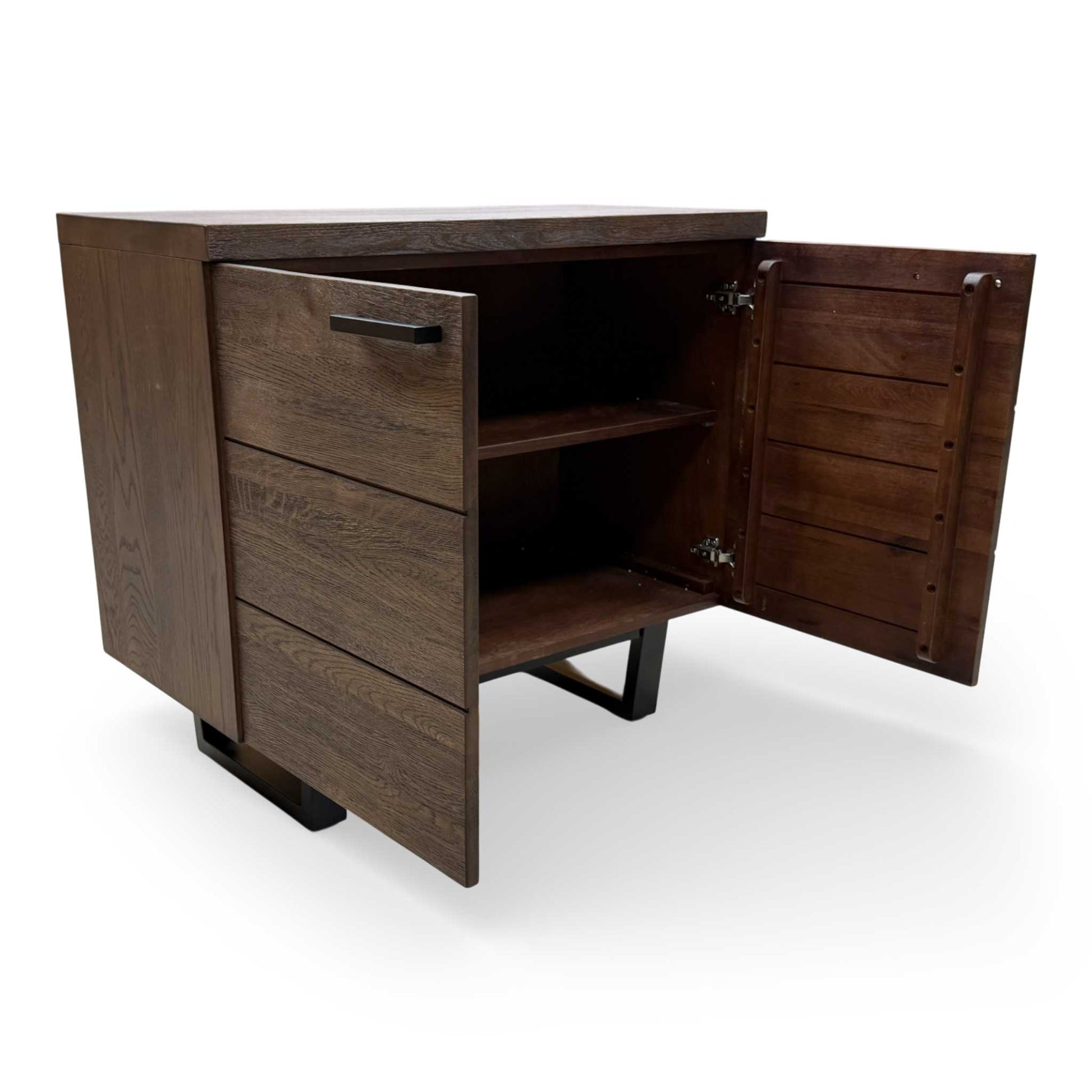 Side view of the door handles and cabinetry details, emphasizing the craftsmanship and attention to detail in the Mars range.