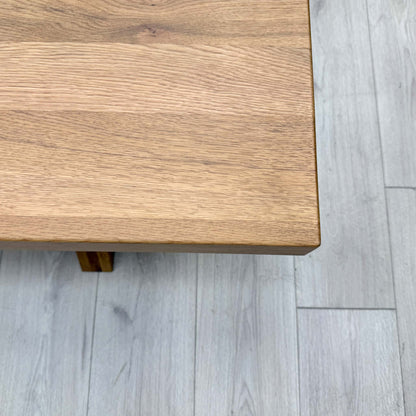 Close-up of the Old Bassano solid oak grain, highlighting the unique textures, knots, and warm finish of the bench seat.