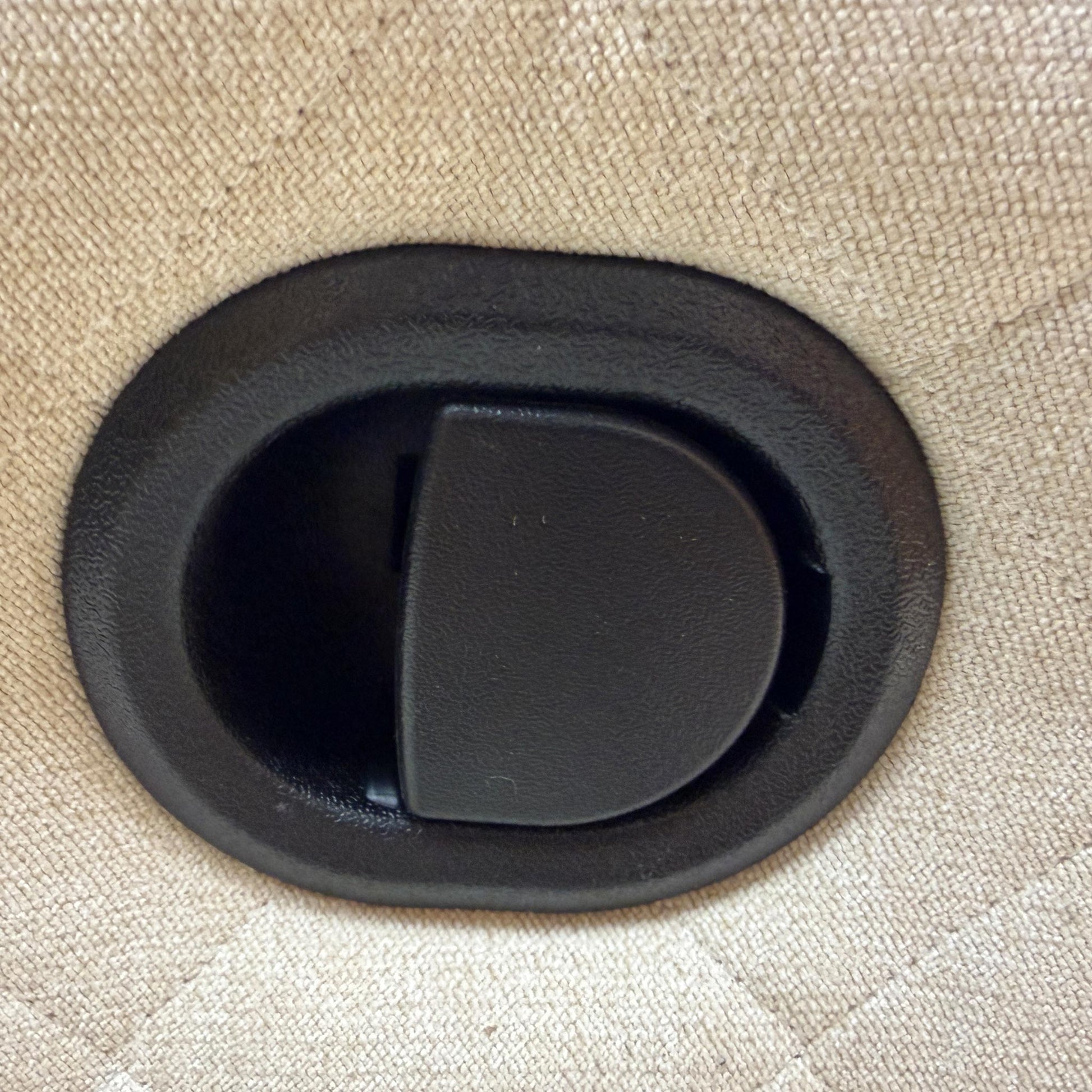 Detail of the manual recliner pull-latch on the side of the sofa, designed for easy and quick adjustment.