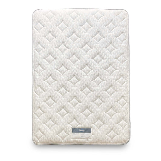 Full view of the Silentnight 2000 Pocket Memory Mattress in double size, featuring a plush quilted top and clean white finish.