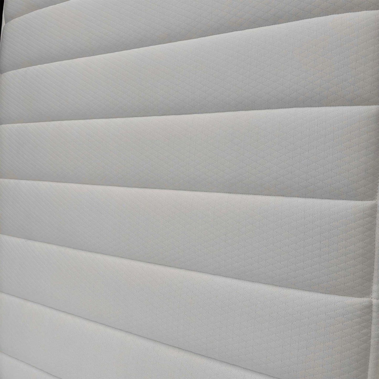 Detailed shot of the top fabric, highlighting the hypoallergenic materials designed for a healthy sleep environment for children.