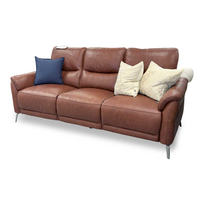 Side view of the Daytona's headrest in the raised position, showing the customizable support for added neck comfort and relaxation.