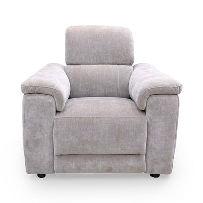 Front shot of the 'Genius' media chair with the headrest raised.