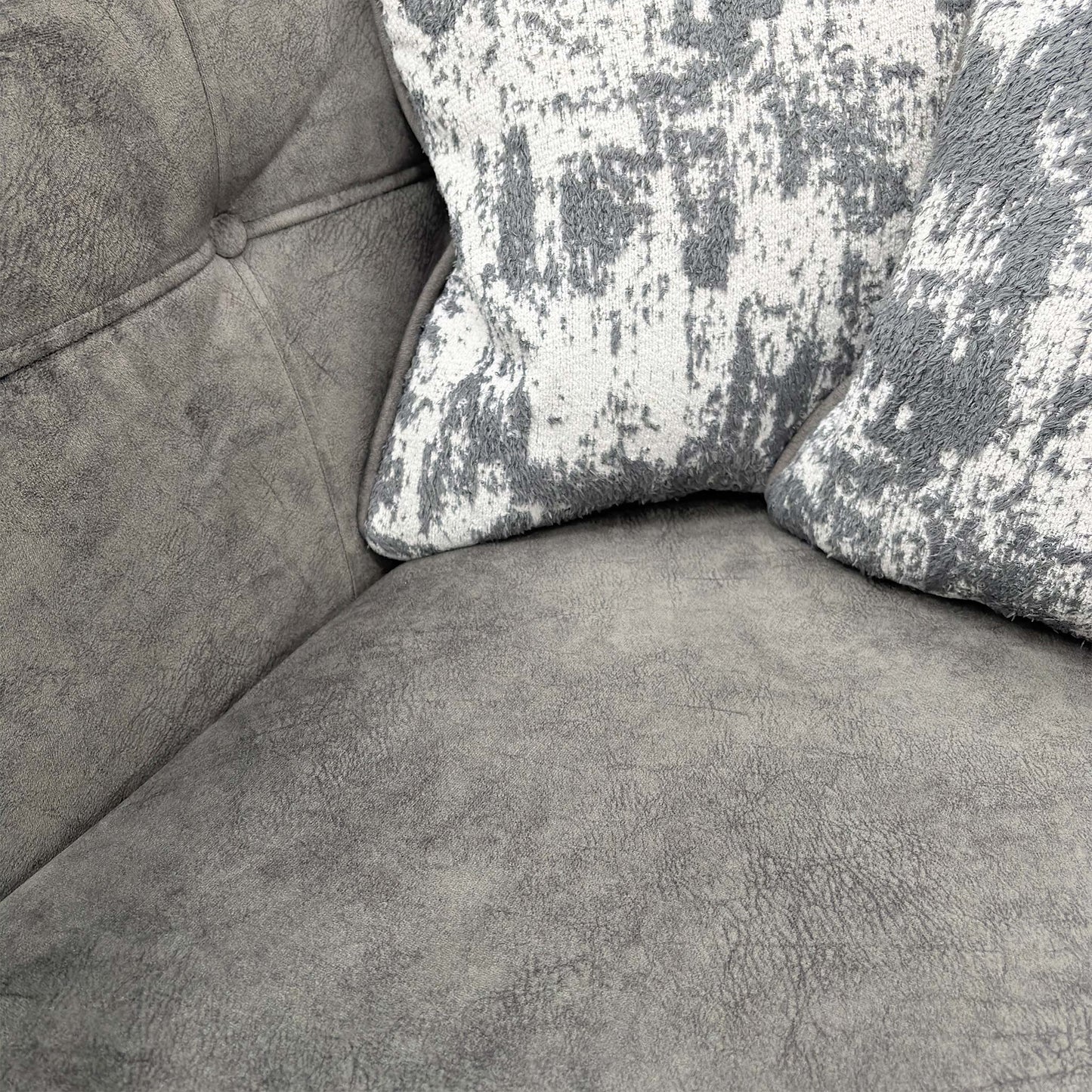 Close-up detail of the premium Kenzo mink velvet fabric and high-quality stitched seams.
