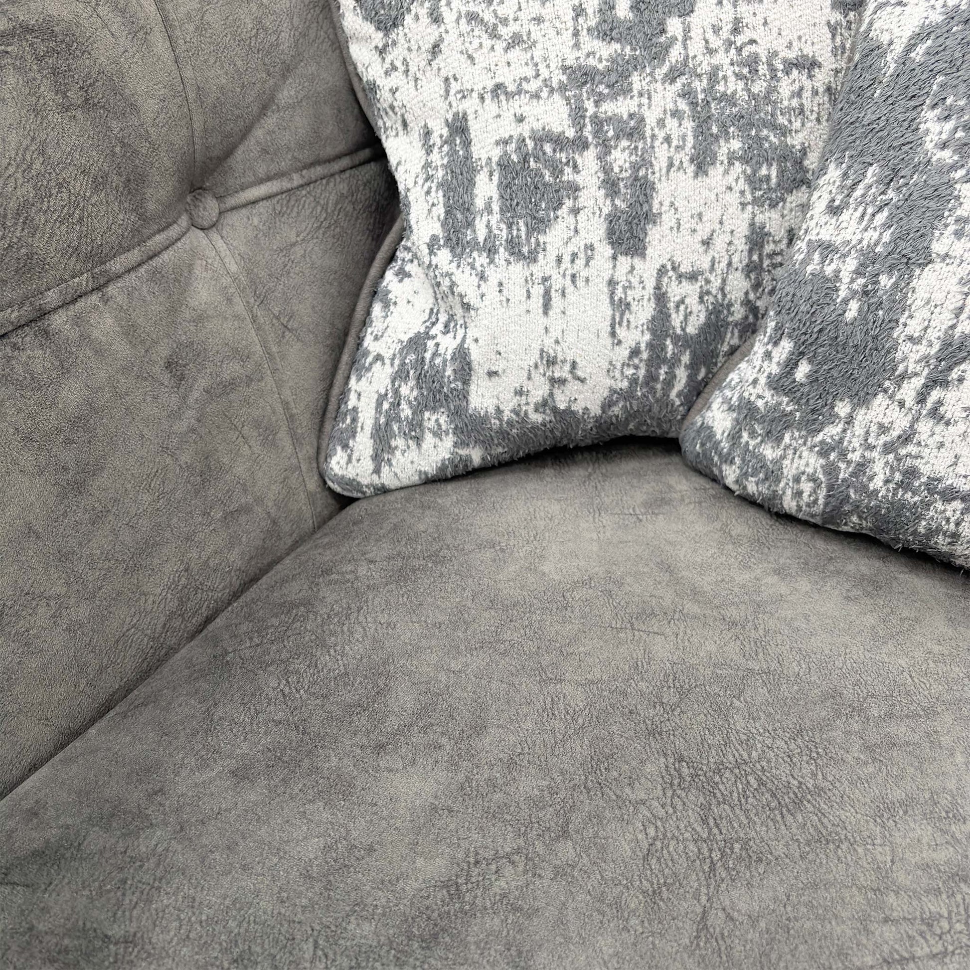 Close-up detail of the premium Kenzo mink velvet fabric and high-quality stitched seams.