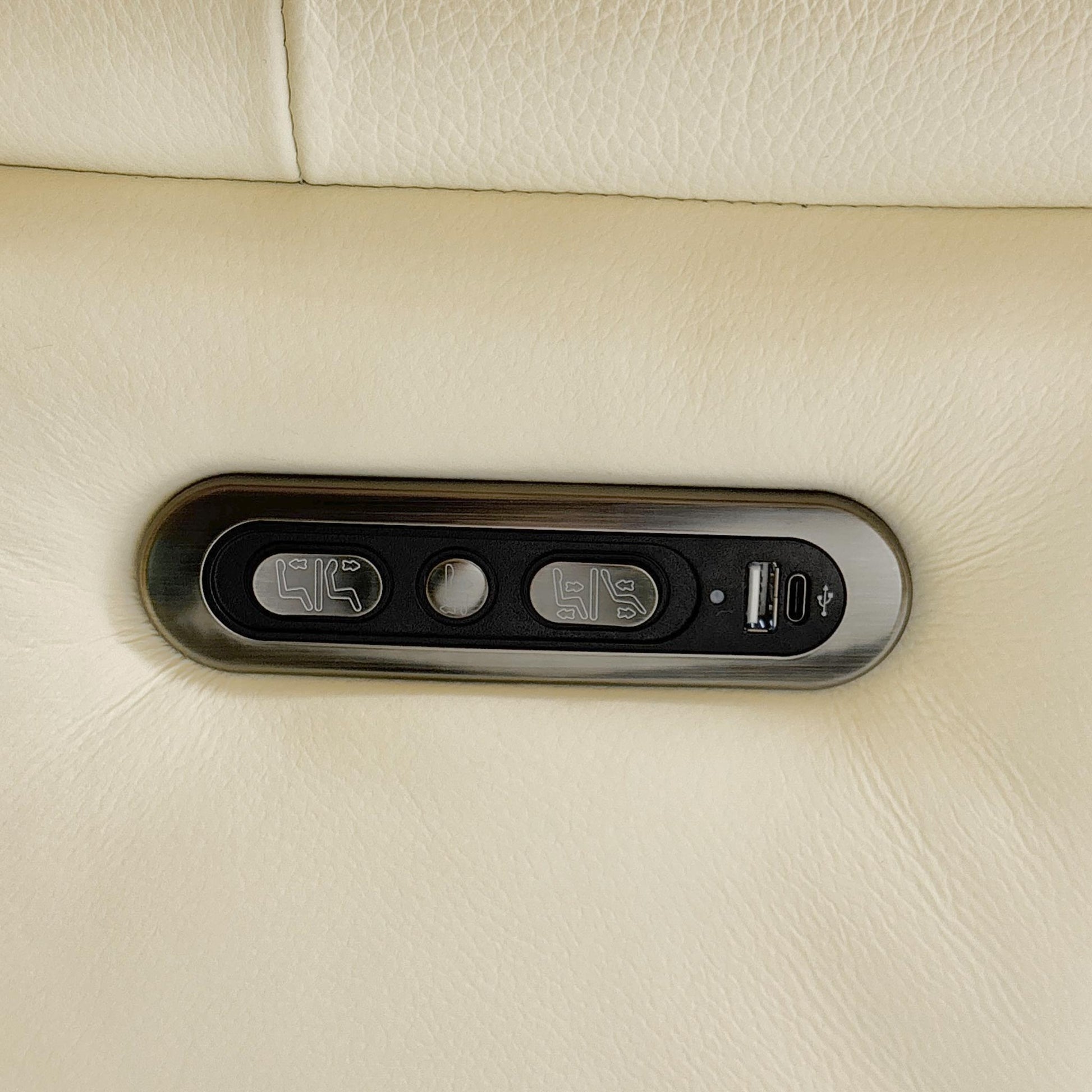 Close-up of the Cat 40 13 Cotton White leather, highlighting the premium soft-grain texture, bright white finish, and high-quality tonal stitching.