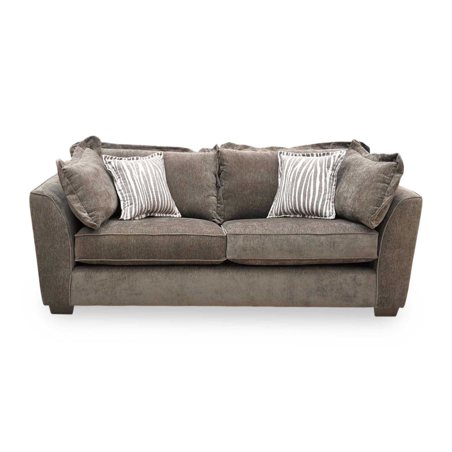Front shot of the Finchley sofa, emphasizing the classic proportions and the graceful curve of the backrest and armrests.