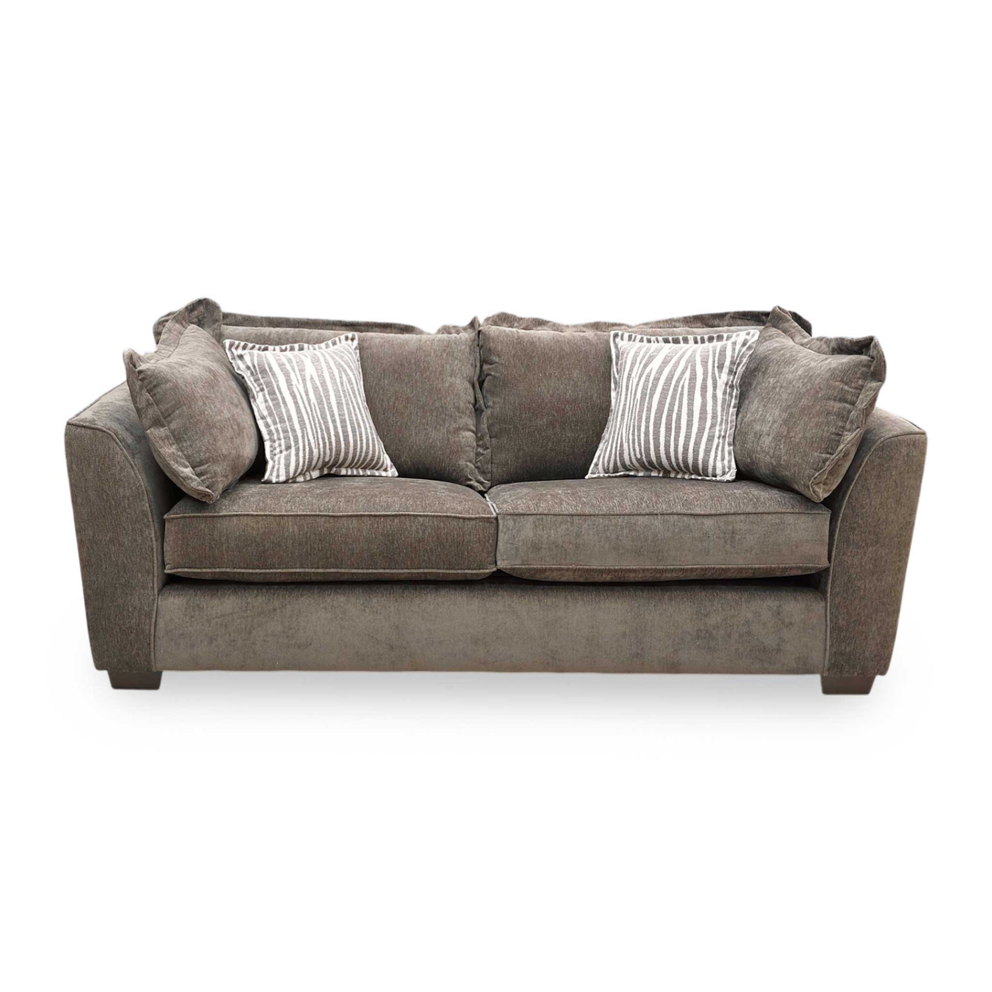 Front shot of the Finchley sofa, emphasizing the classic proportions and the graceful curve of the backrest and armrests.