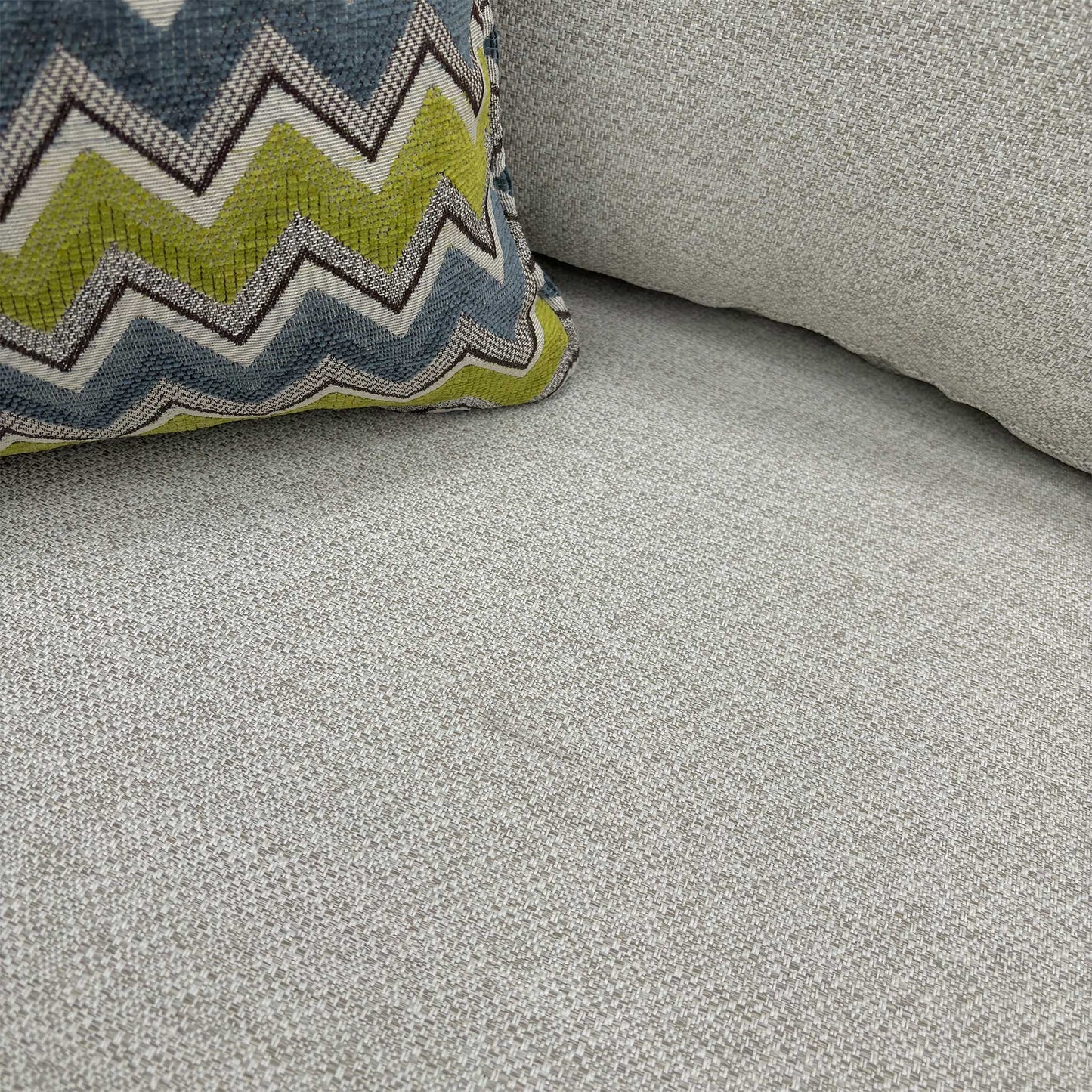 Close-up of the metal 5-fold sofa bed mechanism, designed for effortless transition and reliable guest support.