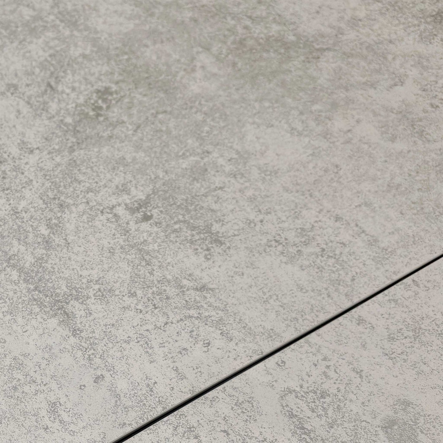 Close-up of the silver ceramic surface, showcasing the scratch-resistant and heat-resistant textured finish.