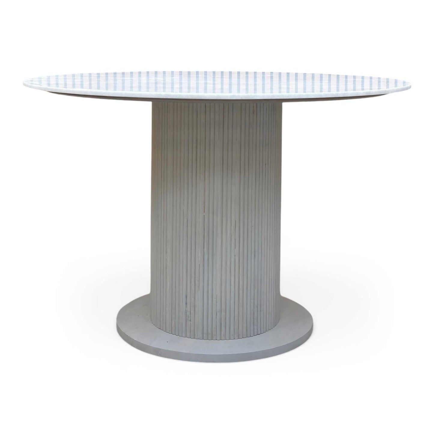 Product walkthrough of the Aimar White Ceramic table, demonstrating the smooth surface texture and the stability of the metal frame.
