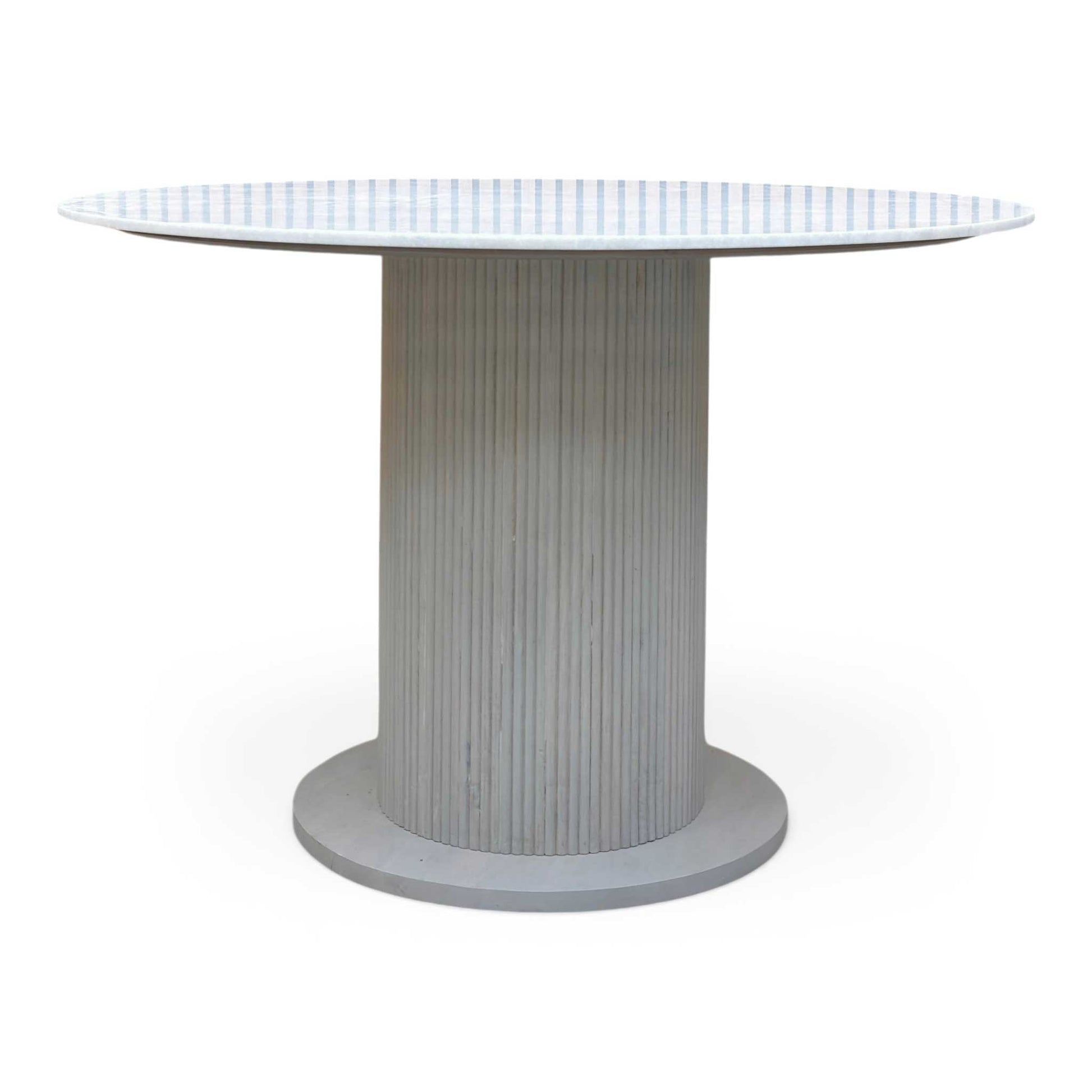 Product walkthrough of the Aimar White Ceramic table, demonstrating the smooth surface texture and the stability of the metal frame.