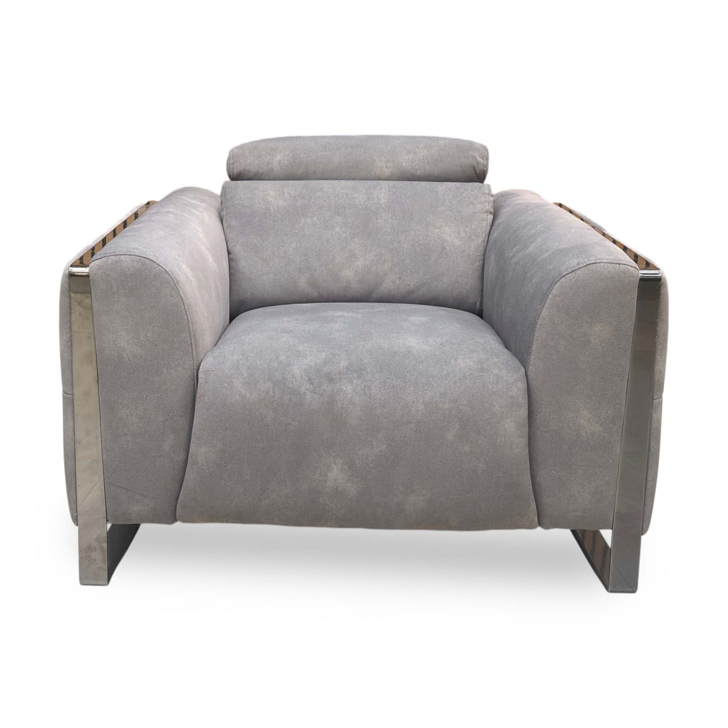 Front view of the Gisella chair, showcasing the wide seat design and the fixed, encapsulated pocket spring cushion.