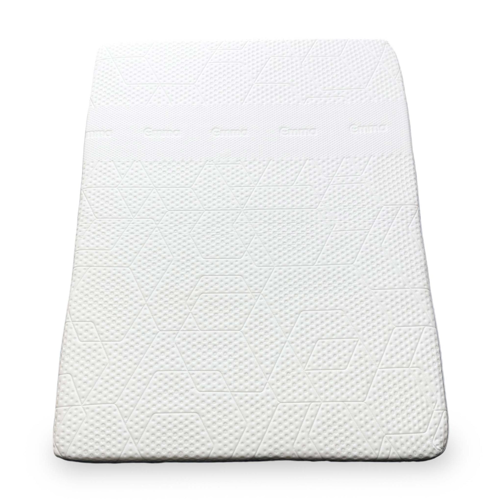 A full perspective view of the Emma Smart Deluxe Hybrid King mattress, featuring a white breathable top cover and a dark grey base fabric.
