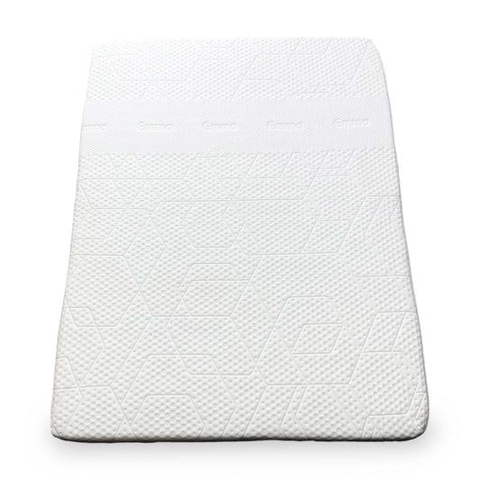 A full perspective view of the Emma Smart Deluxe Hybrid King mattress, featuring a white breathable top cover and a dark grey base fabric.