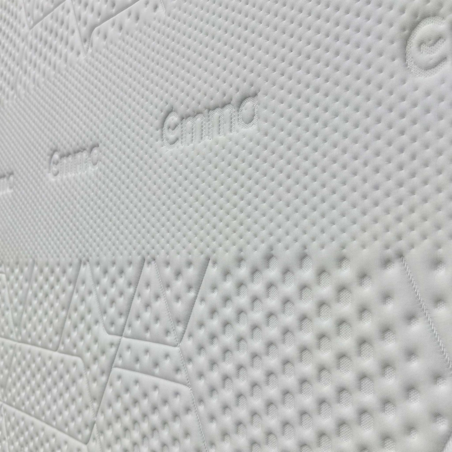 Close-up of the Diamond Degree cooling foam, emphasizing the graphite particles that work to maintain the ideal core body temperature for deep sleep.